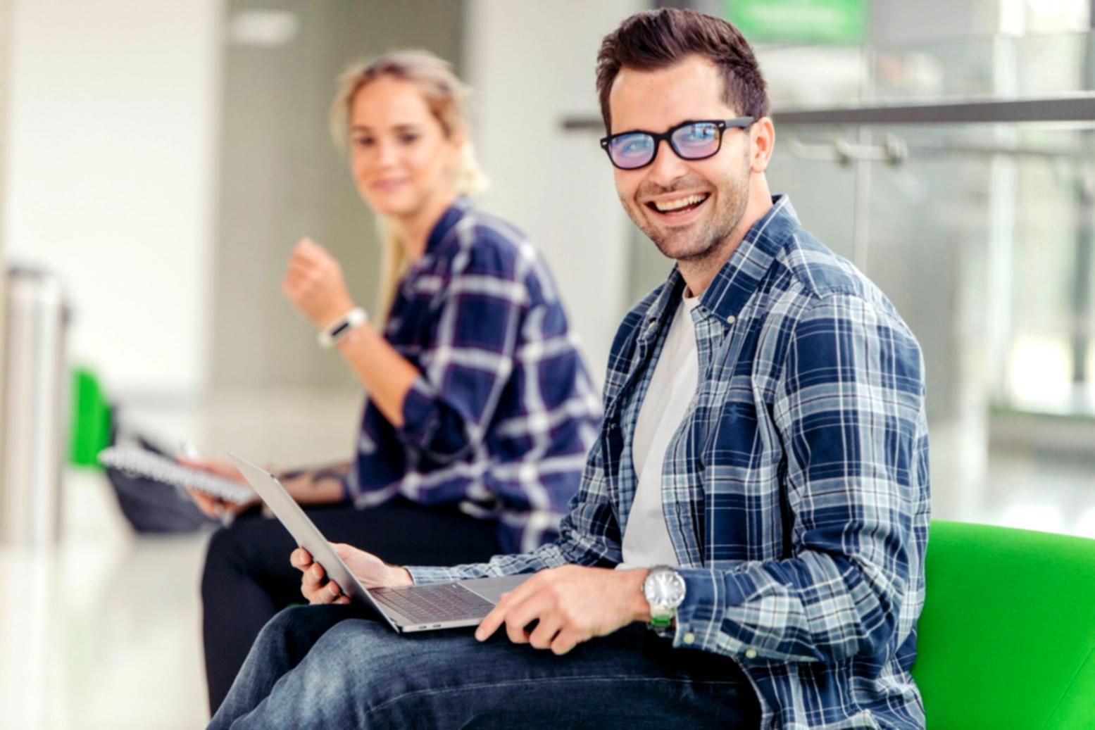 Geschäftsdaten und Analysegrafiken für strategische Finanzplanung
